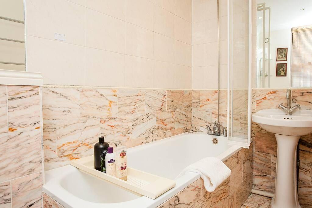 Bright 2 Bedroom Flat In Central Londres Exterior foto